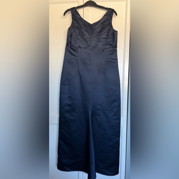 Debbie Cordeiro Designs custom made dress - Picture 2 of 6